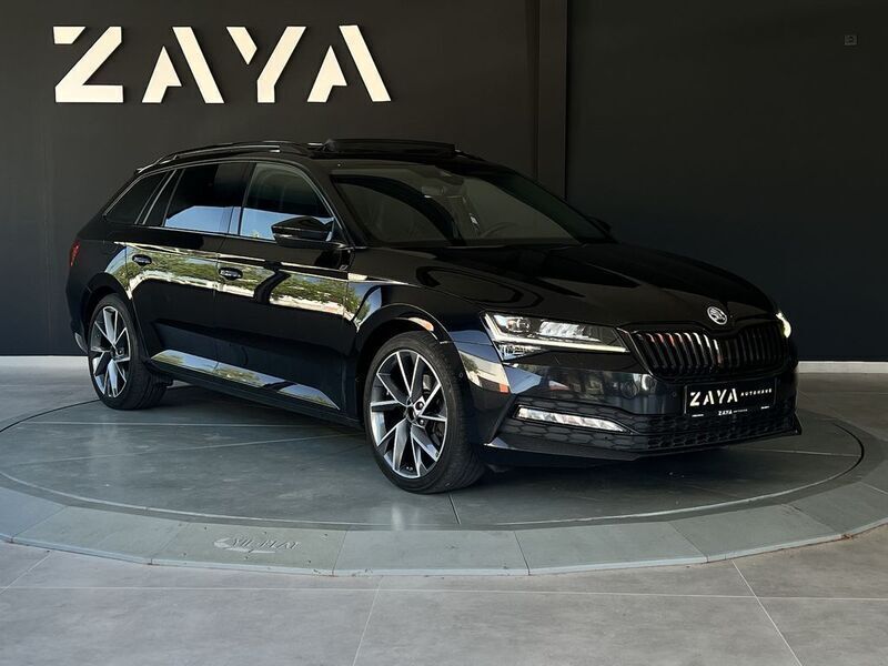 Schwarzmagic perleffekt Gebraucht 2023 Skoda Superb SportLine Kombi | 23.950 € - Bild 1/4