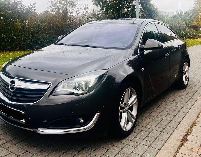 Grau Gebraucht 2015 Opel Insignia Sport Limousine | 8.400 € (Fairer Preis) - Bild 1/4