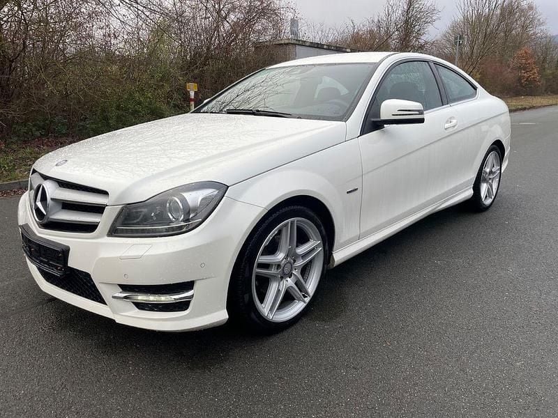 Weiß Gebraucht 2011 Mercedes C250 AMG Coupé | 11.999 € (Guter Preis) - Bild 1/4
