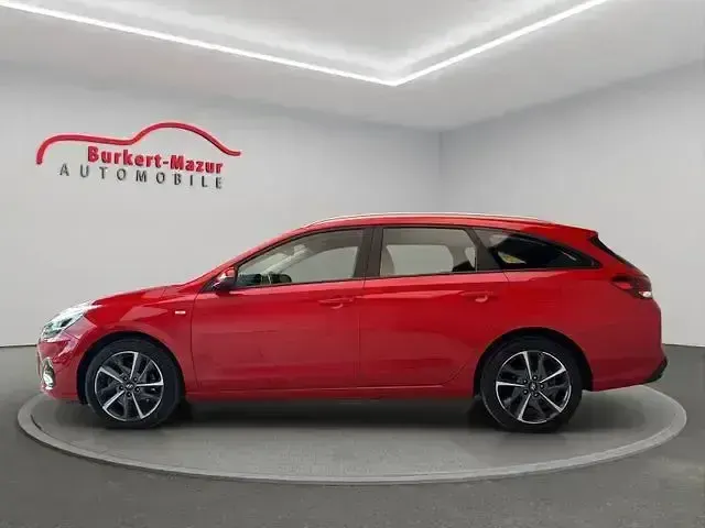 Gebraucht Hyundai i30 Trend 120 PS (88 kW) 2024 Rot Kombi