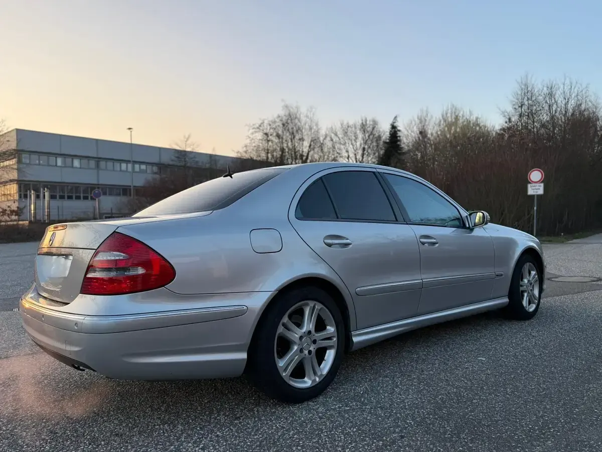 Gebraucht Mercedes E320 224 PS (164 kW) 2002 Silber Limousine