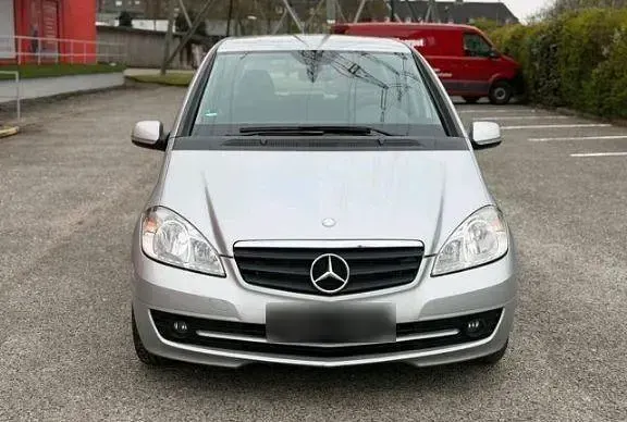 Gebraucht Mercedes A160 Avantgarde 95 PS (69 kW) 2010 Silber Limousine