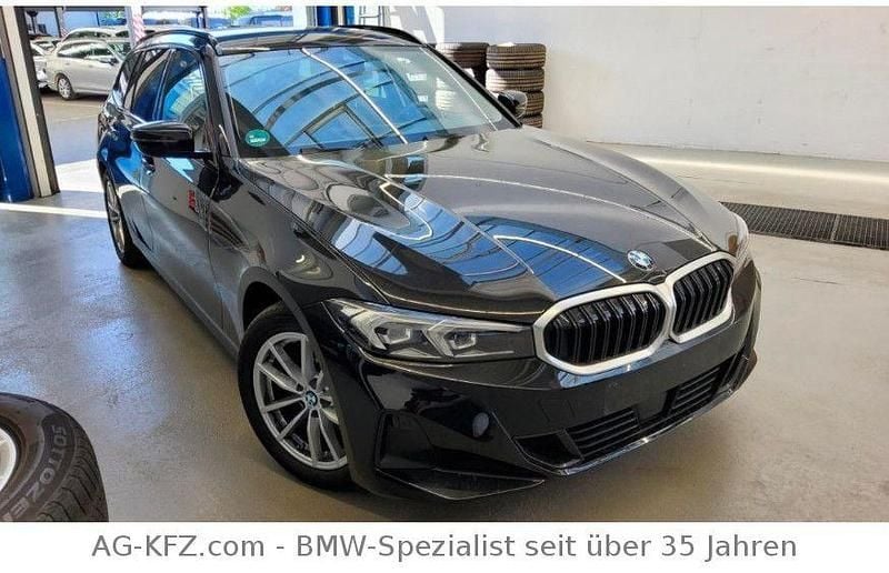 Schwarz Gebraucht 2023 BMW 318 Sport Line Limousine | 22.750 € (Superpreis) - Bild 1/4