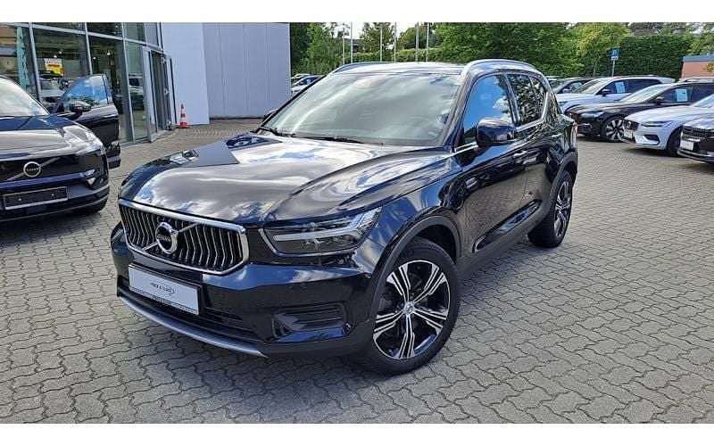 Onyx schwarz Gebraucht 2022 Volvo XC40 Inscription SUV | 30.890 € (Guter Preis) - Bild 1/2