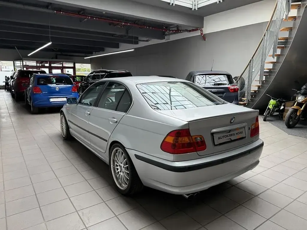 Gebraucht BMW 330 Performance 231 PS (169 kW) 2001 Silber Limousine