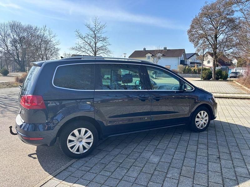 Gebraucht VW Sharan Comfortline 140 PS (102 kW) 2015 Blau Van / Kleinbus