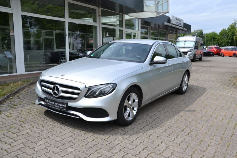 Iridiumsilver, metallic paint Gebraucht 2017 Mercedes E200 Avantgarde Limousine | 23.900 € (Superpreis) - Bild 1/4