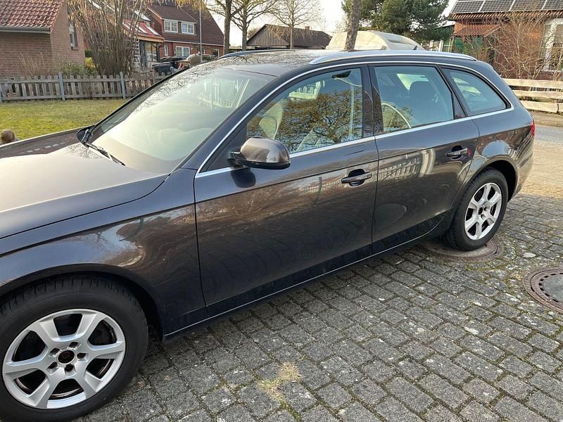 Gebraucht Audi A4 Attraction 160 PS (117 kW) 2011 Grau Kombi