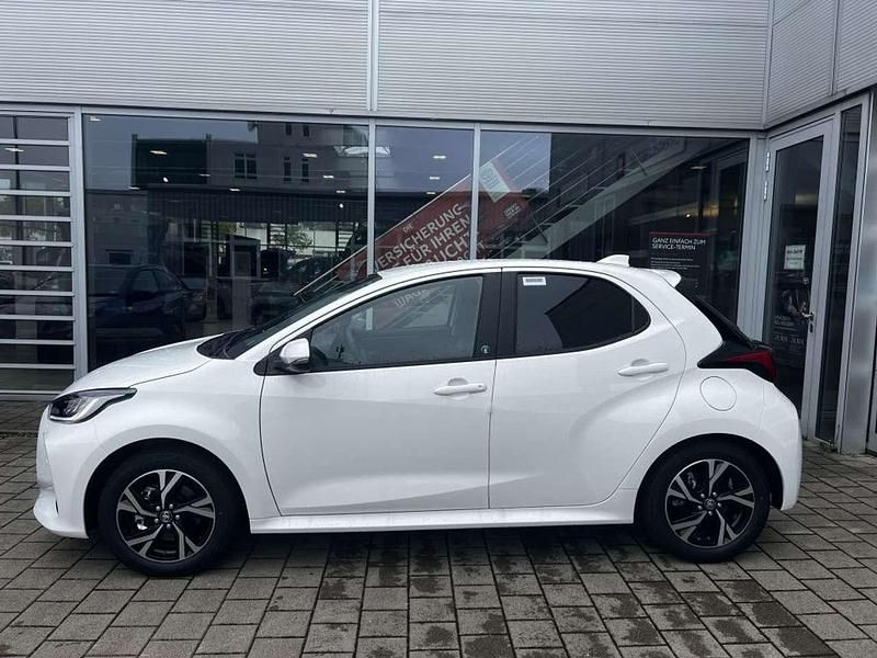 Neu Toyota Yaris Hybrid 116 PS (85 kW) 2025 Schneeweiß Kleinwagen