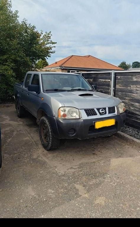 Grau Gebraucht 2005 Nissan Navara Abholung | 5.000 € (Guter Preis) - Bild 1/1