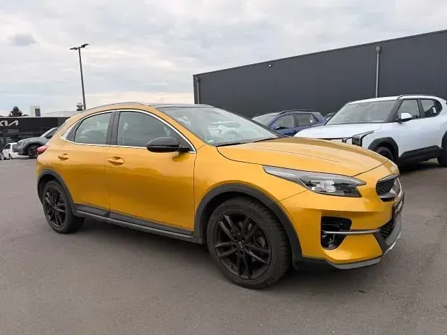 Gebraucht Kia Ceed Spirit 160 PS (117 kW) 2022 Gelb Kleinwagen