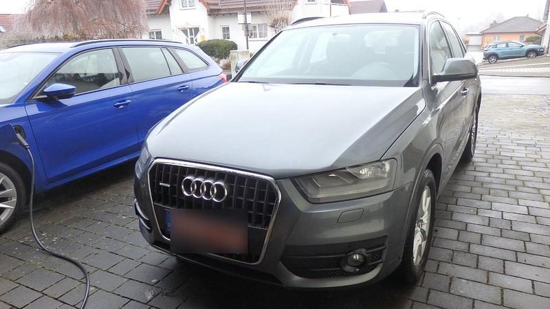 Grau Gebraucht 2013 Audi Q3 SUV | 9.895 € (Superpreis) - Bild 1/4