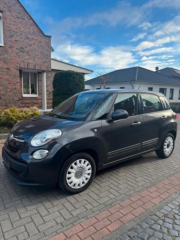 Grau Gebraucht 2013 Fiat 500L Van / Kleinbus | 4.500 € (Guter Preis) - Bild 1/4