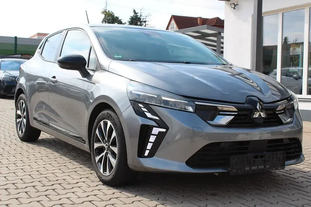 Gebraucht Mitsubishi Colt Plus 67 PS (49 kW) 2024 Grau Kleinwagen