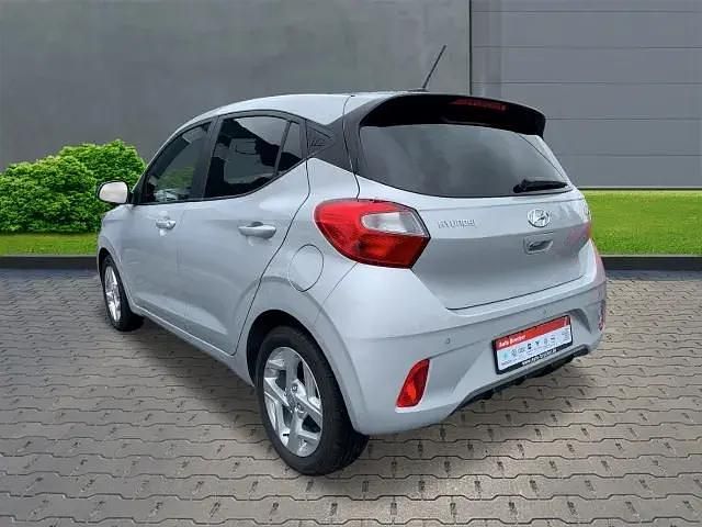 Gebraucht Hyundai i10 GO! 67 PS (49 kW) 2023 Met (silber Kleinwagen