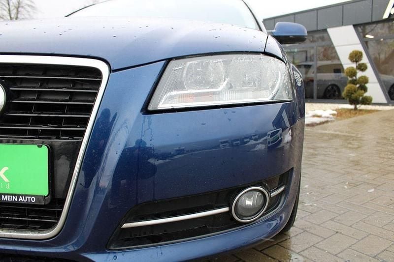 Gebraucht Audi A3 Ambiente 105 PS (77 kW) 2011 Blau Limousine
