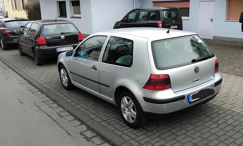 Silber Gebraucht 2002 VW Golf IV Kleinwagen | 1.450 € (Superpreis) - Bild 1/4