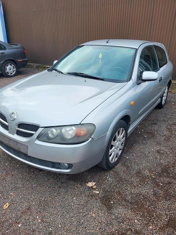 Gebraucht Nissan Almera 98 PS (72 kW) 2003 Silber Kleinwagen