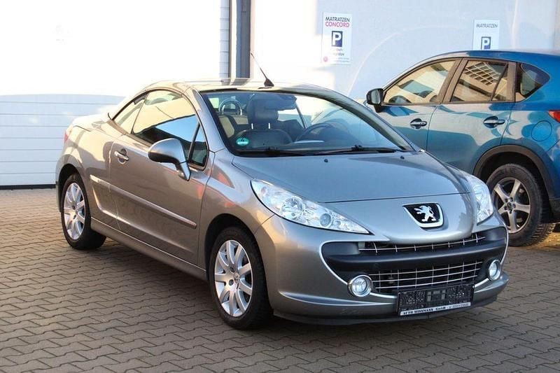 Grau Gebraucht 2009 Peugeot 207 CC Roland Garros Cabrio | 4.490 € (Fairer Preis) - Bild 1/4