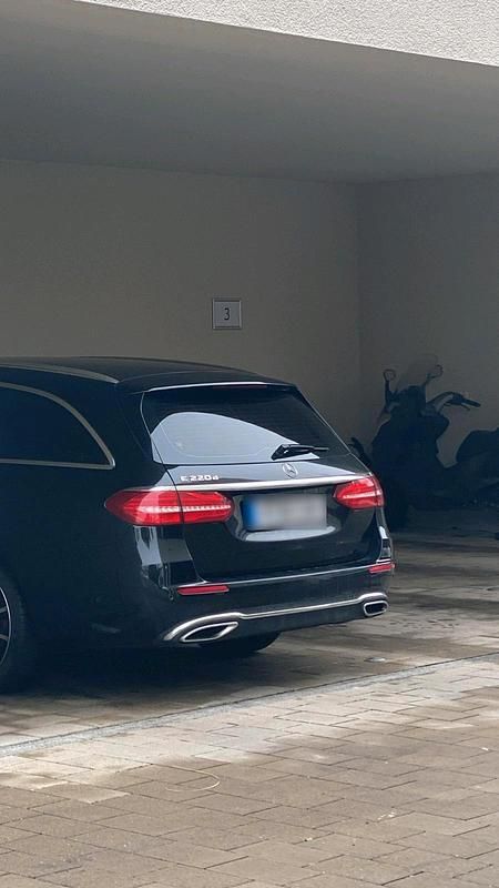 Gebraucht Mercedes E220 194 PS (142 kW) 2018 Schwarz Kombi