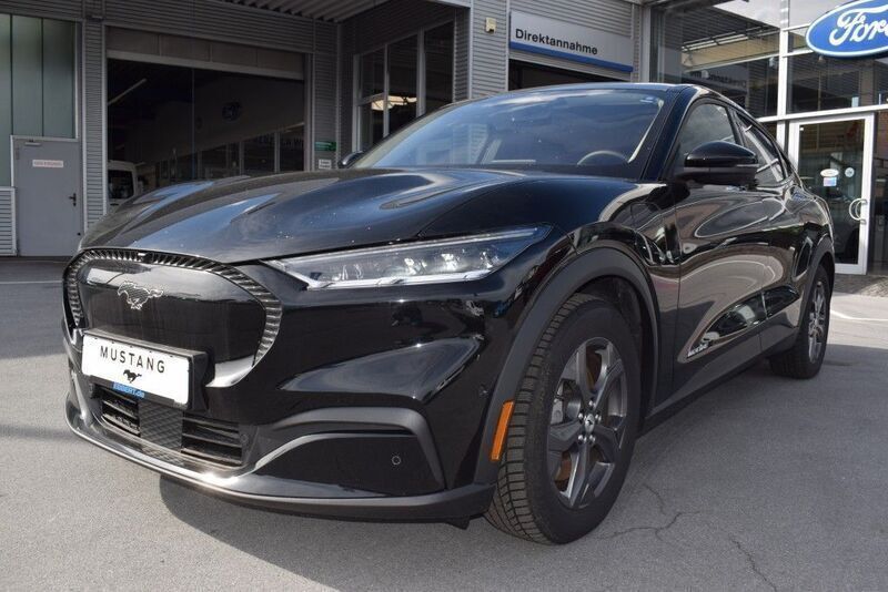 Schwarz Gebraucht 2022 Ford Mustang Mach-E SUV | 45.950 € (Teuer) - Bild 1/4