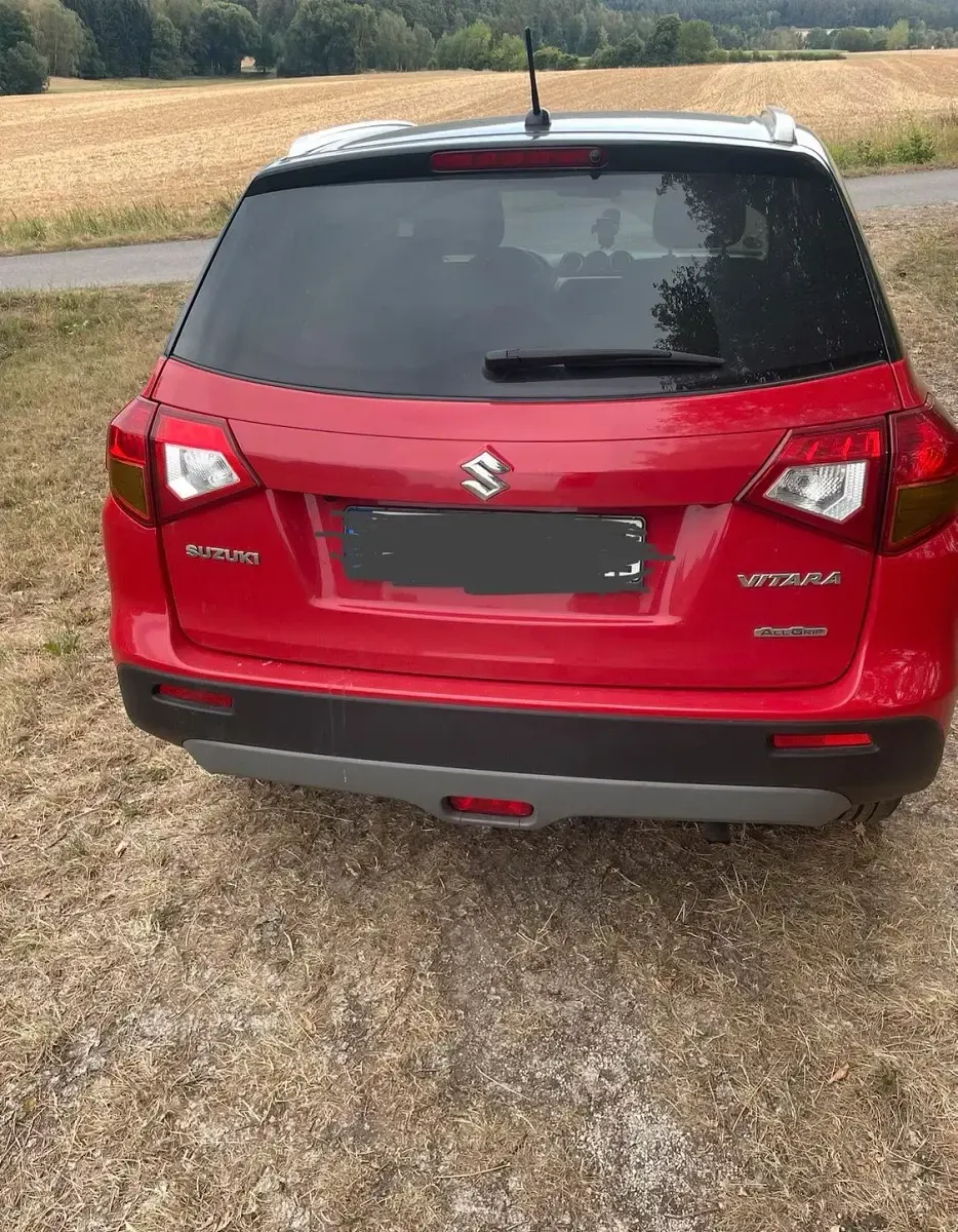 Gebraucht Suzuki Vitara 120 PS (88 kW) 2015 Rot SUV