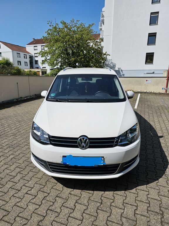 Weiß Gebraucht 2013 VW Sharan Highline Van / Kleinbus | 12.800 € (Fairer Preis) - Bild 1/4