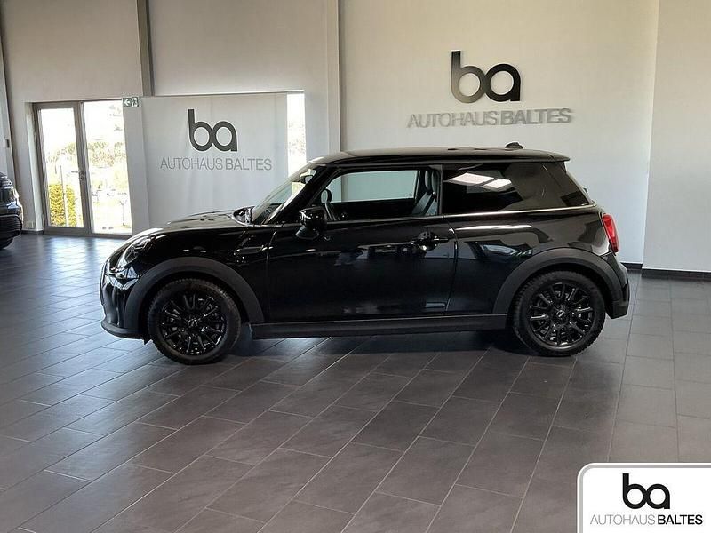 Gebraucht Mini Cooper Classic 136 PS (100 kW) 2024 Midnight black ii met. (metallic) Kleinwagen