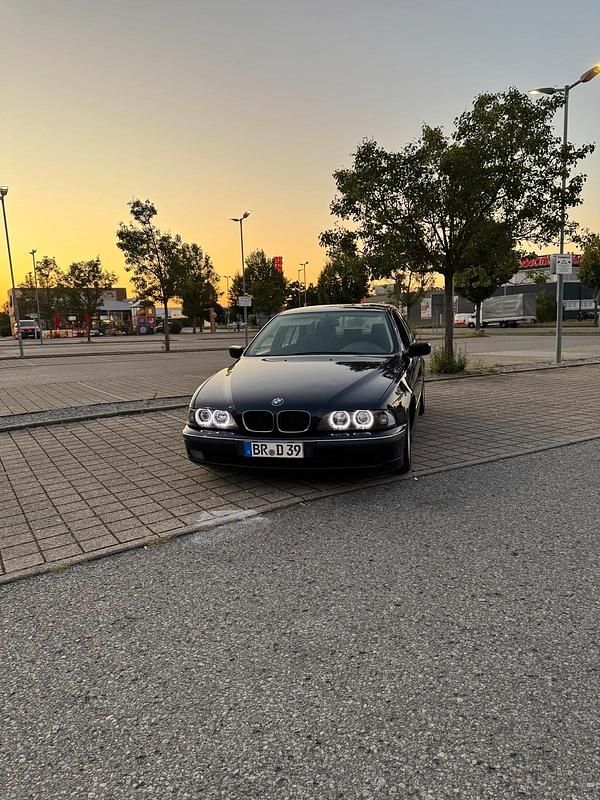 Blau Gebraucht 1999 BMW 528 M Sport Limousine | 3.700 € (Fairer Preis) - Bild 1/4