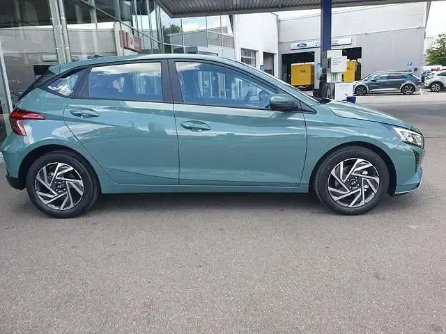 Neu Hyundai i20 Trend 90 PS (66 kW) 2026 Mangrove green mineraleffekt Kleinwagen