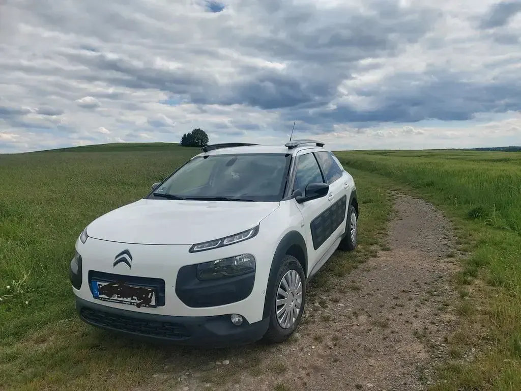 Used Citroën C4 PureTech 82 HP (60 kW) 2017 White Sedan