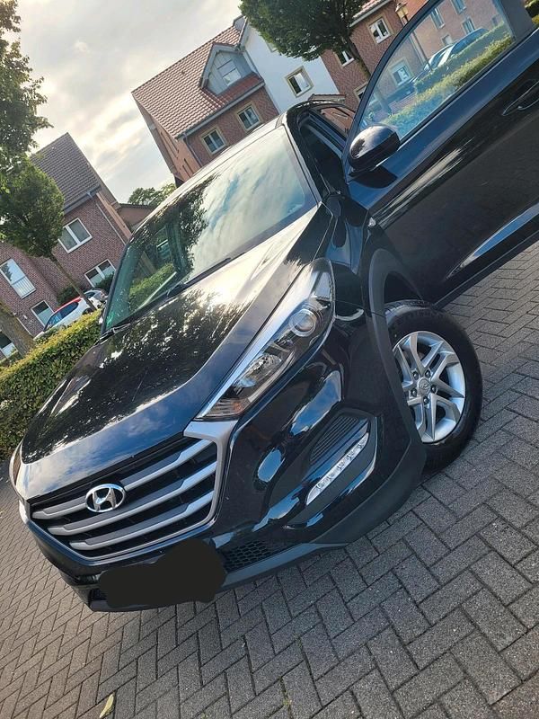 Gebraucht Hyundai Tucson 116 PS (85 kW) 2016 Schwarz SUV