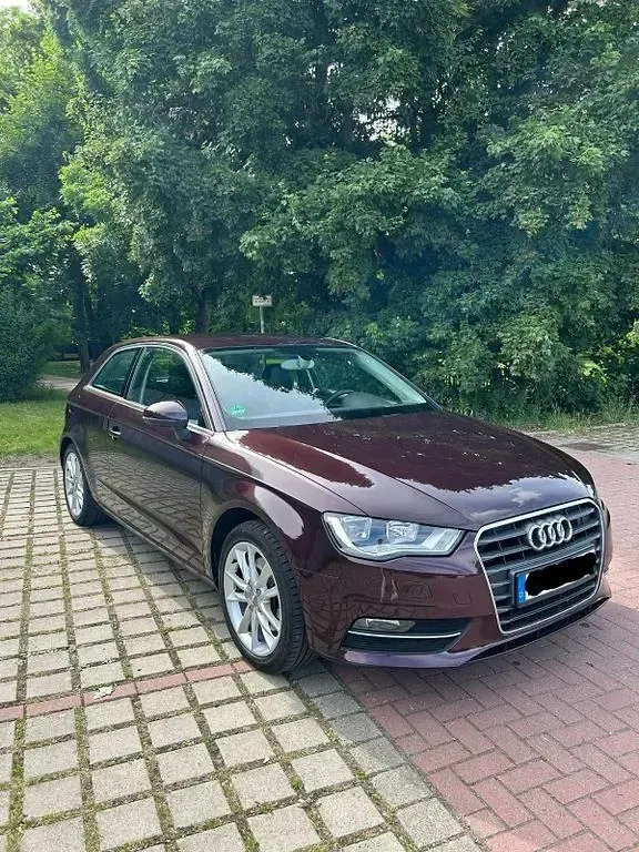 Gebraucht Audi A3 Ambiente 179 PS (131 kW) 2013 Rot Limousine