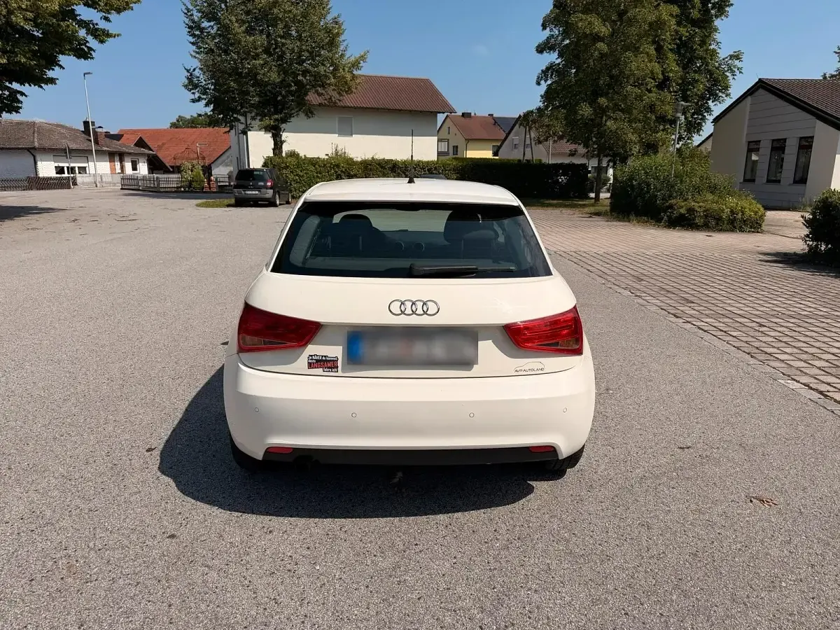 Gebraucht Audi A1 Ambition 85 PS (62 kW) 2011 Weiß Kleinwagen