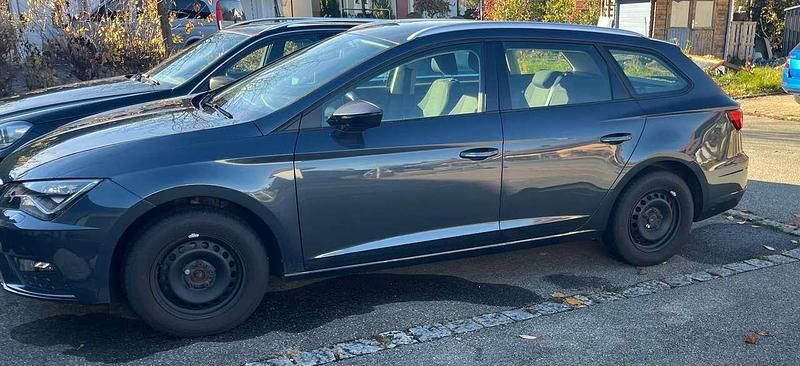 Grau Gebraucht 2020 Seat Leon ST Style Kombi | 10.000 € (Superpreis) - Bild 1/4