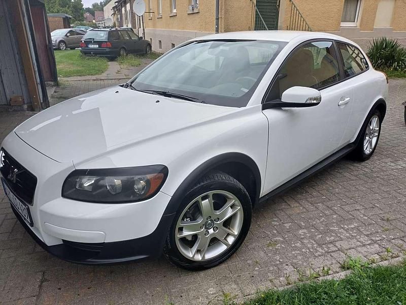 Weiß Gebraucht 2009 Volvo C30 Kinetic Kleinwagen | 2.500 € (Fairer Preis) - Bild 1/4