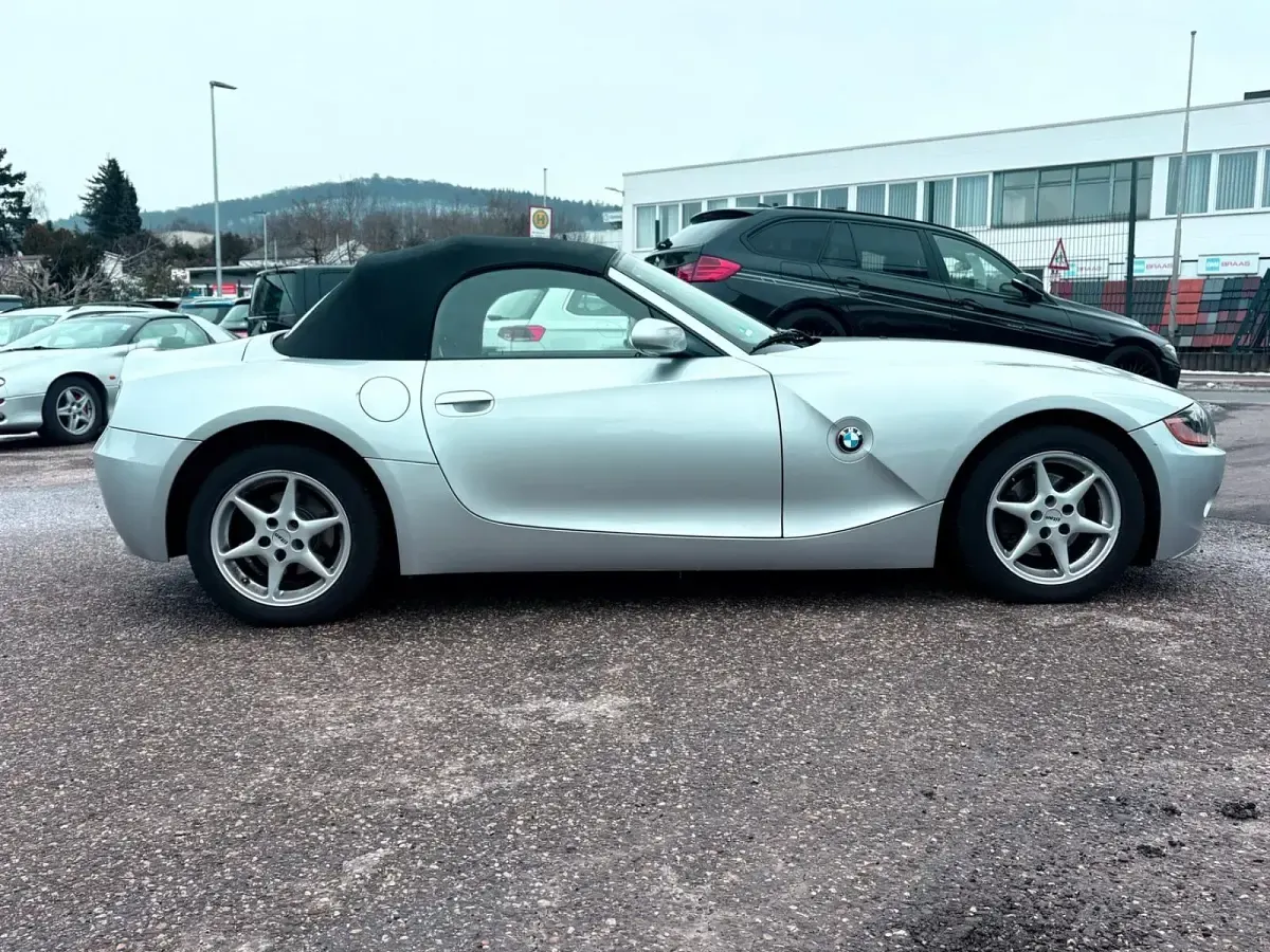 Gebraucht BMW Z4 Sport Line 170 PS (125 kW) 2005 Titansilber metallic Cabrio