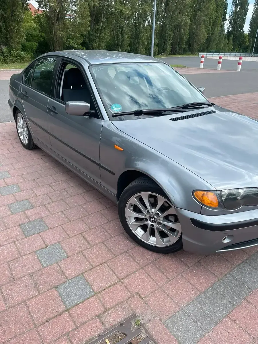 Gebraucht BMW 320 150 PS (110 kW) 2004 Grau Limousine