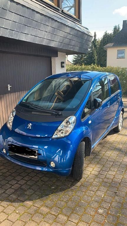 Gebraucht Peugeot iON 49 kW (67 PS) 2017 Blau Kleinwagen