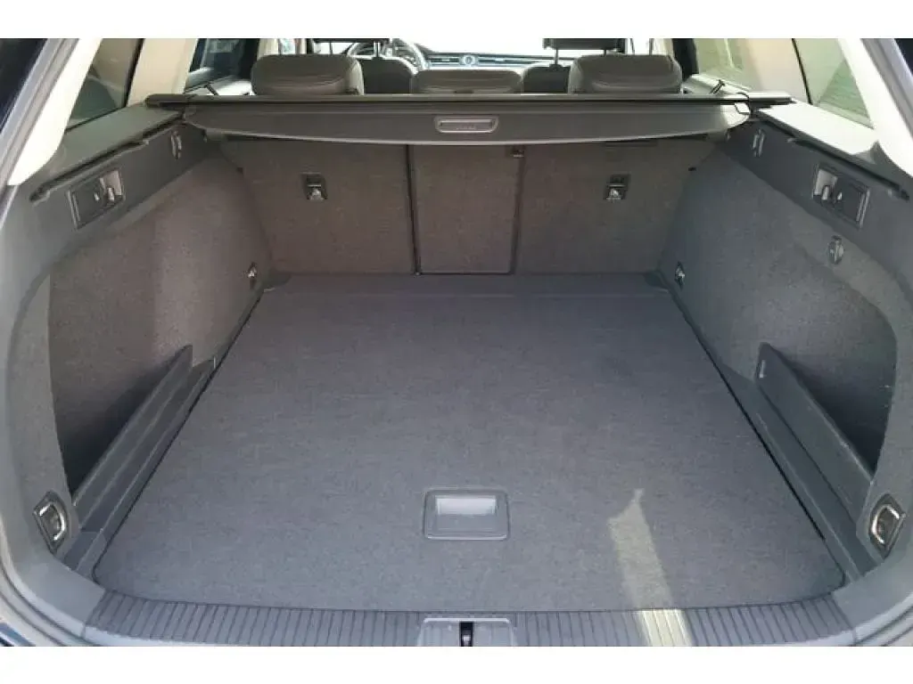 Gebraucht VW Passat Comfortline 150 PS (110 kW) 2018 Mangangrau metallic (metallic) Kombi