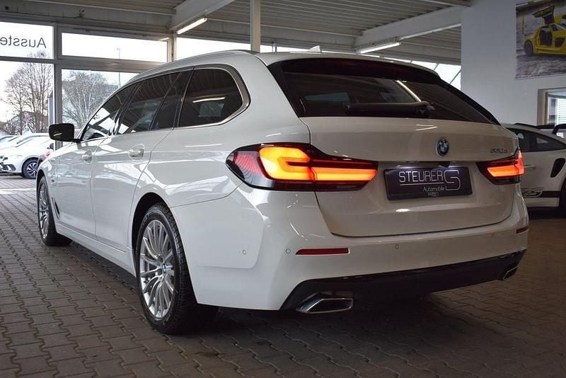 Gebraucht BMW 530e 184 PS (135 kW) 2023 Alpinweiss iii Kombi