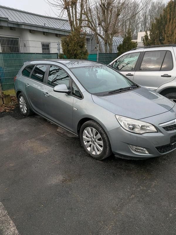 Gebraucht Opel Astra 101 PS (74 kW) 2011 Kombi