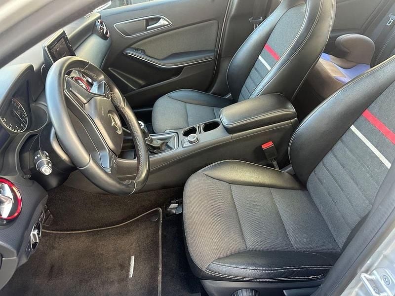 Gebraucht Mercedes A180 122 PS (89 kW) 2013 Silber Limousine