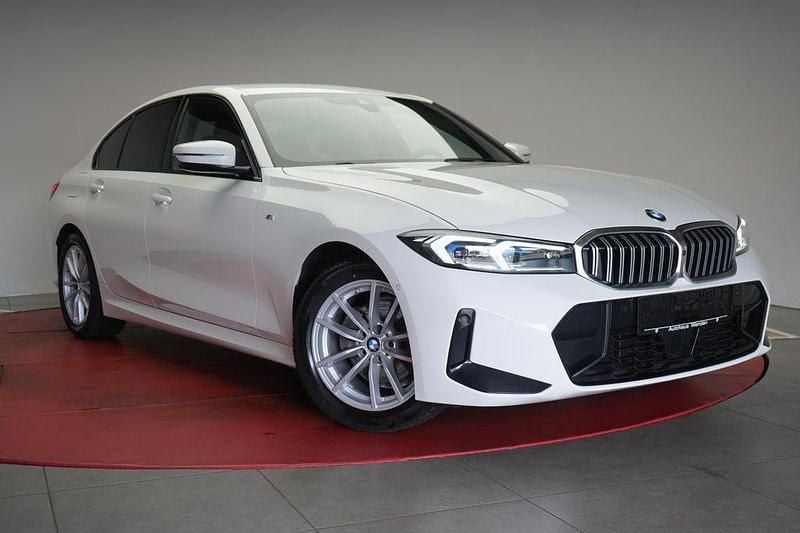Weiß Gebraucht 2025 BMW 320 M Sport Limousine | 40.950 € (Guter Preis) - Bild 1/4