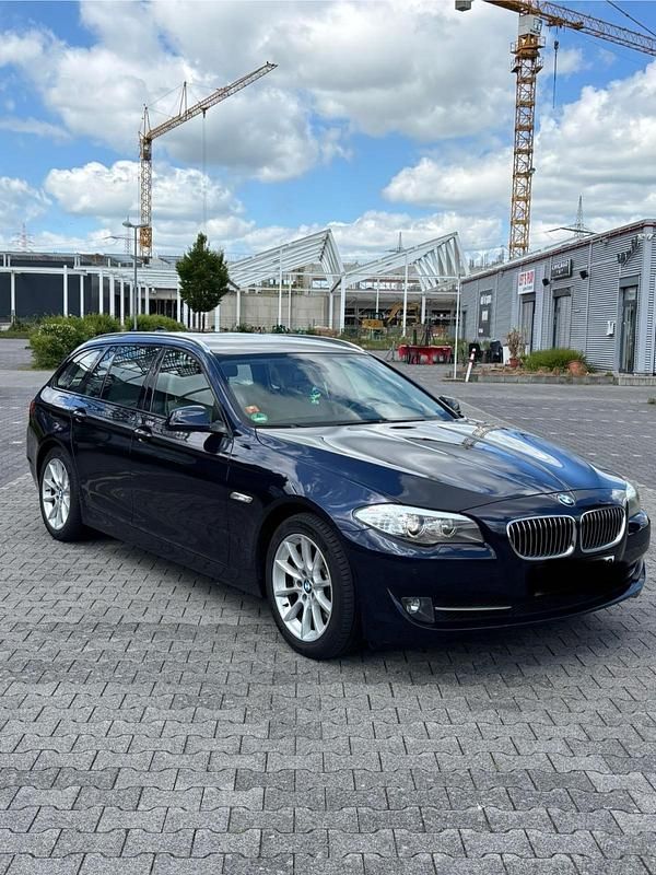 Blau Gebraucht 2013 BMW 528 Kombi | 10.999 € (Fairer Preis) - Bild 1/4
