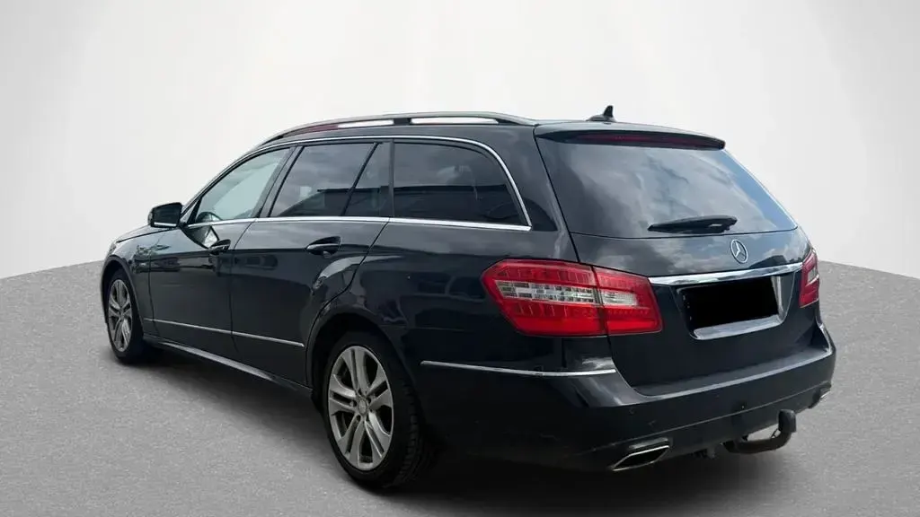 Gebraucht Mercedes E220 170 PS (125 kW) 2011 Schwarz Limousine