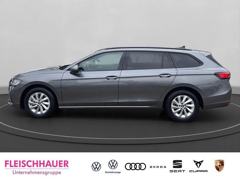 Gebraucht Skoda Superb Essence 204 PS (150 kW) 2025 Graphitegrau metallic Kombi