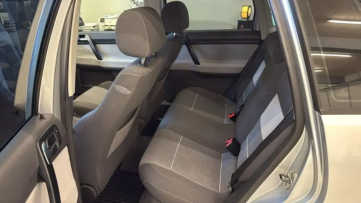 Używany VW Polo Cross 85 KM (62 kW) 2005 Srebrny Hatchback