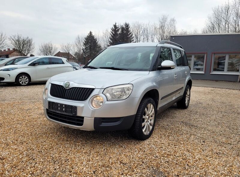 Silber Gebraucht 2010 Skoda Yeti Ambition SUV | 4.280 € (Guter Preis) - Bild 1/4