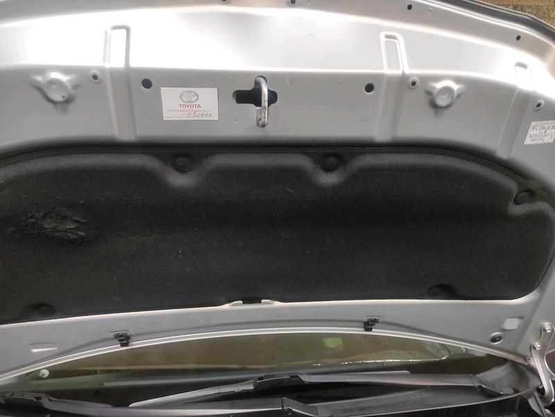 Gebraucht Toyota Verso 147 PS (108 kW) 2010 Silber Van / Kleinbus